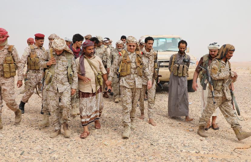 وزير الدفاع يتفقد الوحدات القتالية بمحافظة الجوف ويؤكد : القوات المسلحة لن تتخاذل عن واجباتها